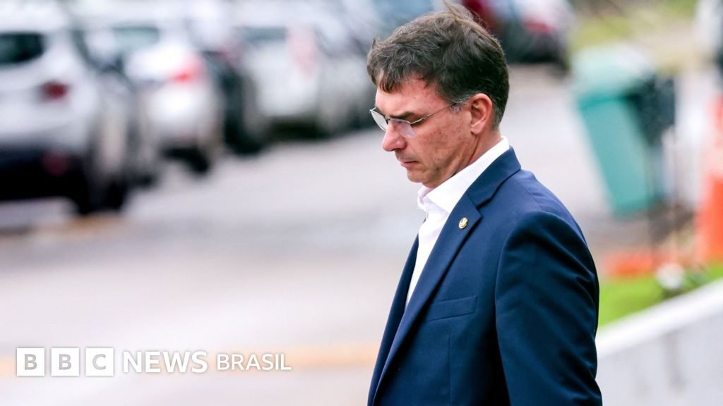 Quais seriam os caminhos possíveis para Flávio ficar legalmente nos EUA