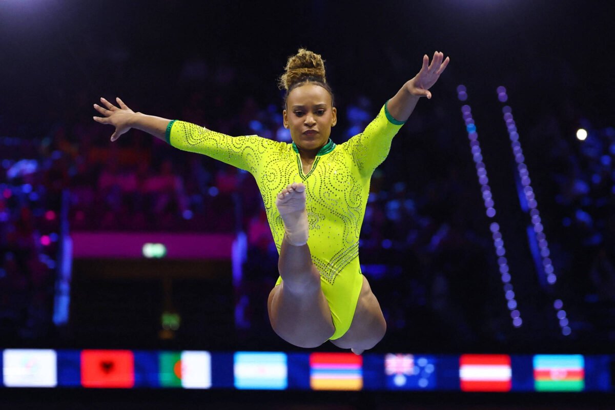Rebeca Andrade volta a competir no Mundial de Ginástica após três anos