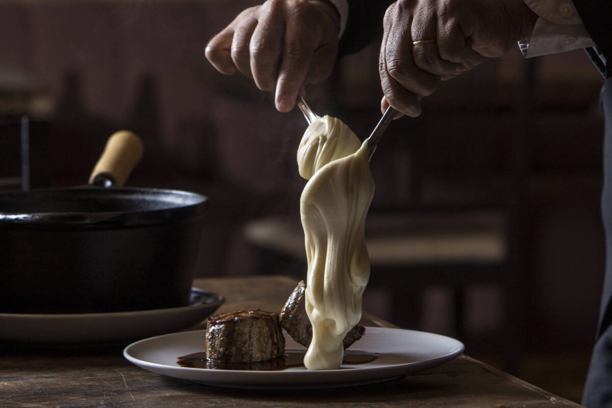 Receitas clássicas do chef Alex Atala, filé com aligot e pirarucu estarão em festival da Folha