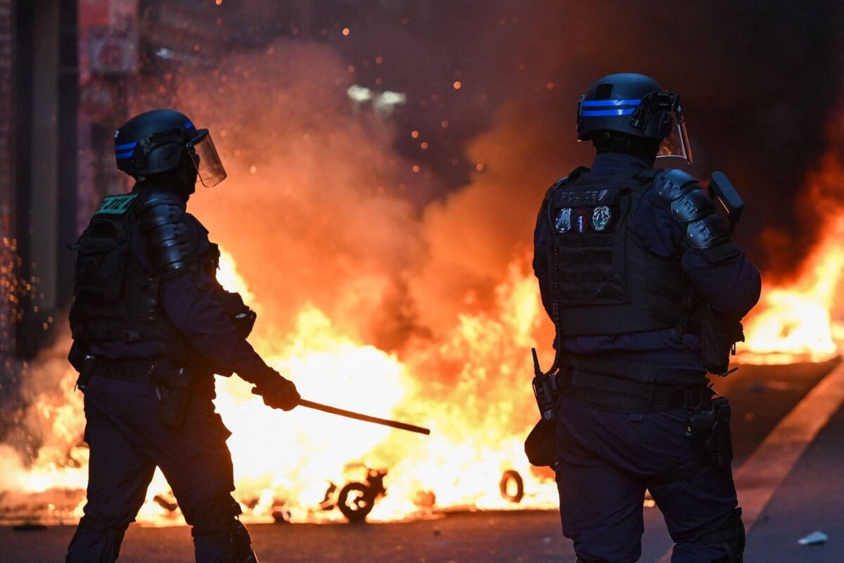 Rendimentos de títulos públicos na França disparam e atingem maior patamar em 24 anos