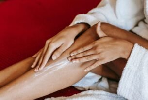 Retinol corporal: como incluir o ativo na rotina de bodycare e quais são seus benefícios