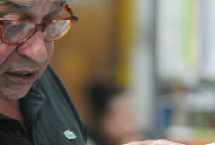 Ruy Castro leva o Prêmio Jabuti de Livro do Ano