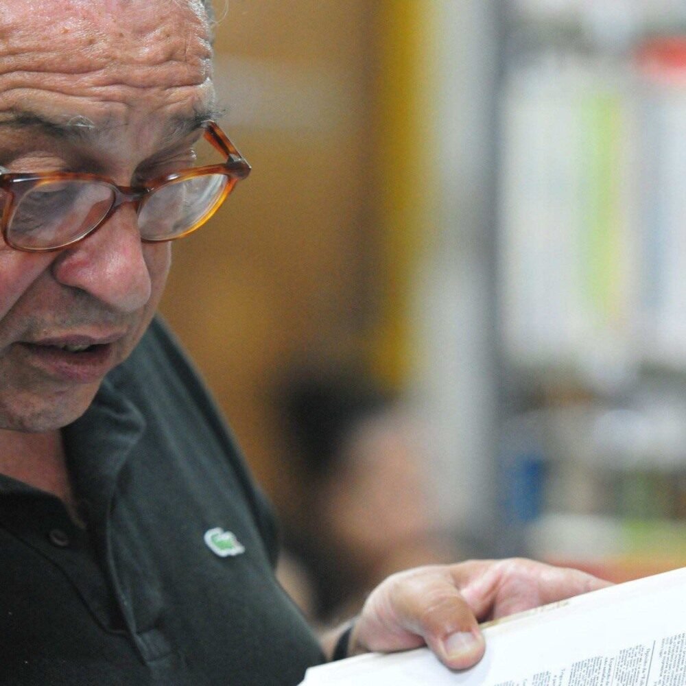 Ruy Castro leva o Prêmio Jabuti de Livro do Ano