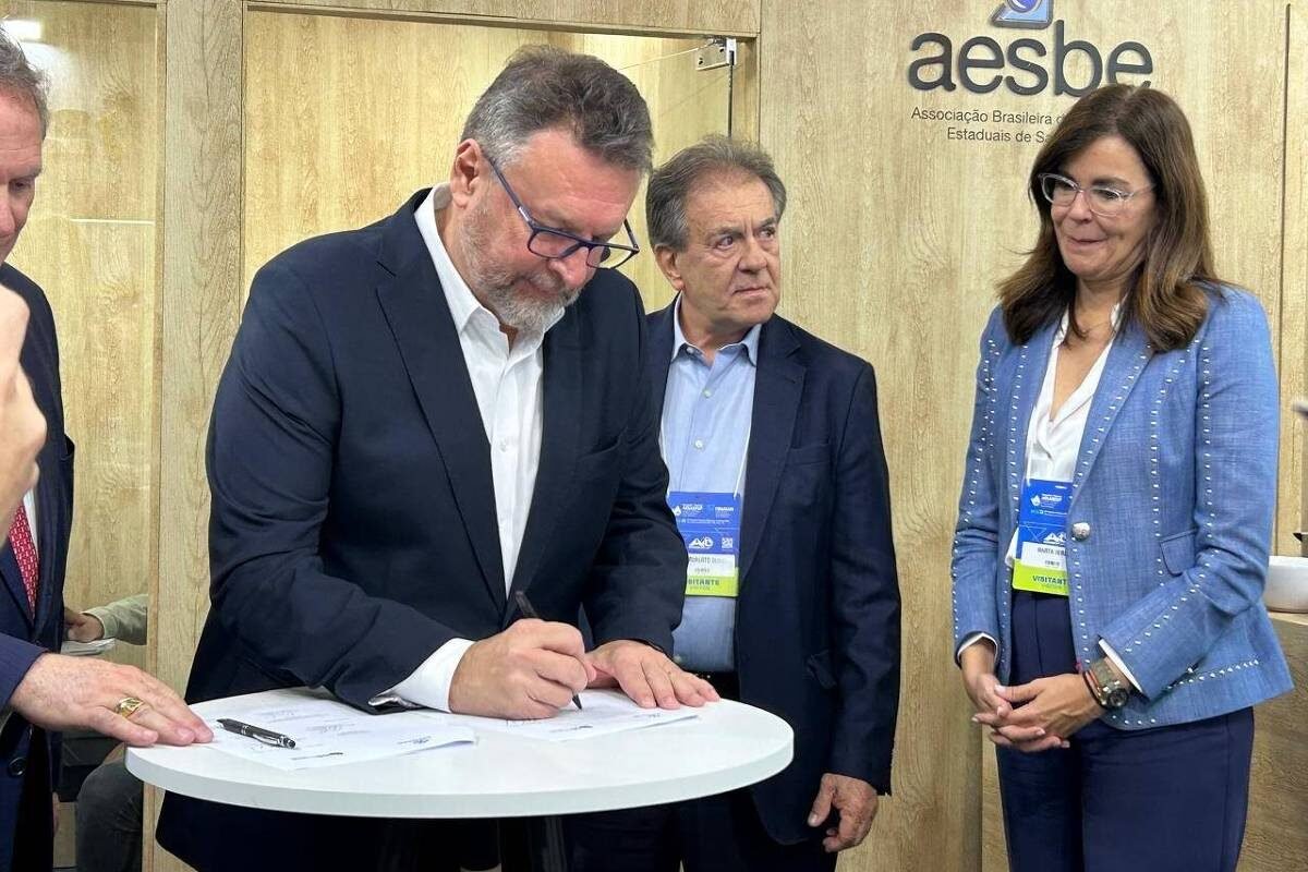Sanepar quer atuar em outros estados e não descarta parceria com a Sabesp, diz CEO