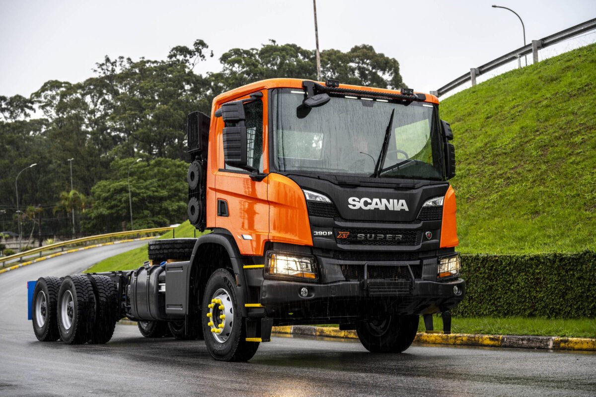 Scania atualiza cabines e lança nova motorização para seus caminhões no Brasil