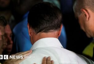 Se Flávio estiver fora do país, pode ser considerado foragido?