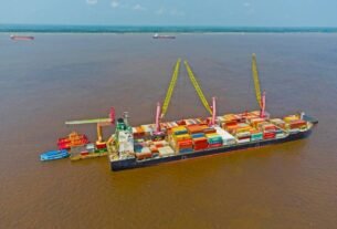 Seca na amazônia força donos de navios a reduzir carga, e demanda aérea aumenta
