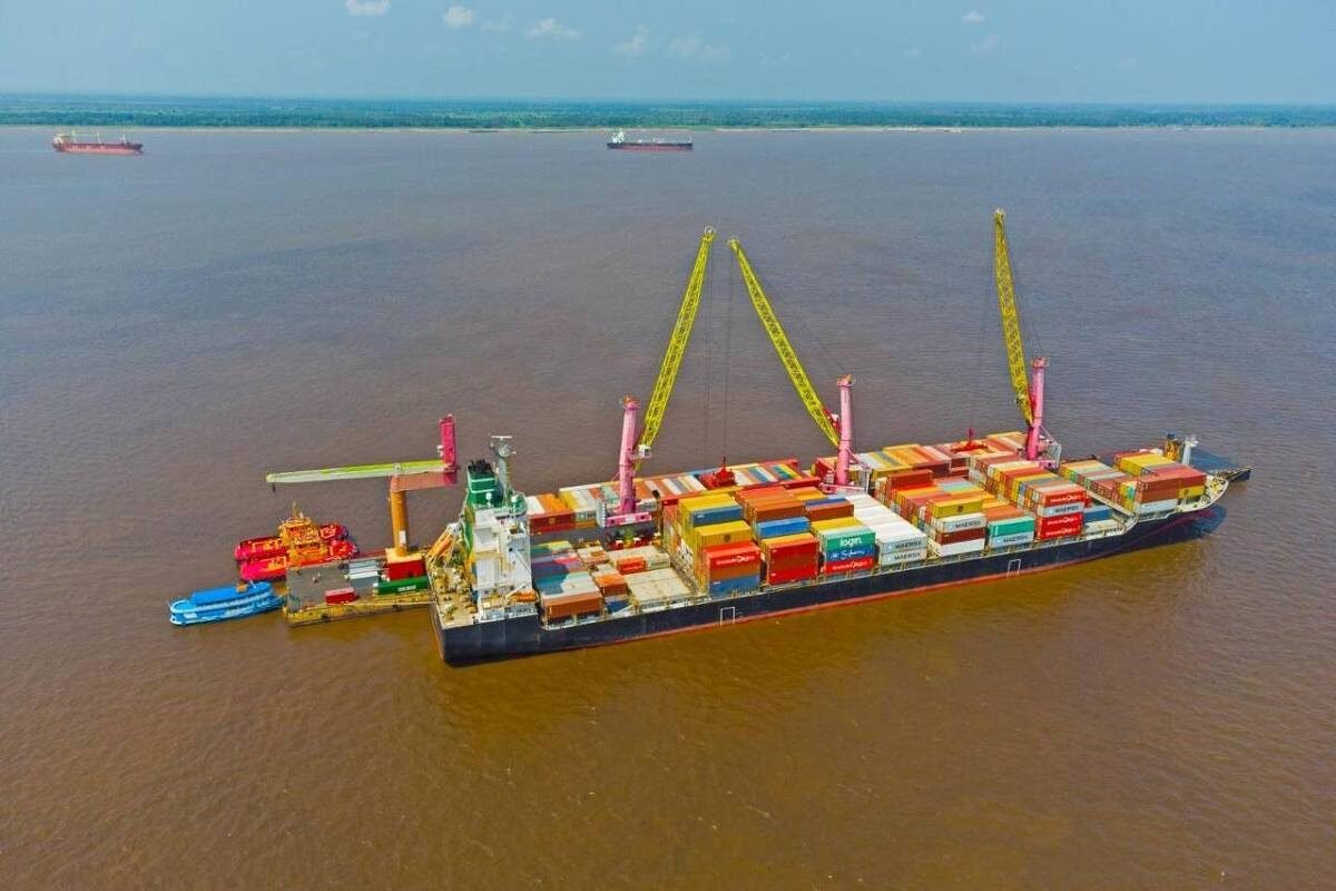 Seca na amazônia força donos de navios a reduzir carga, e demanda aérea aumenta