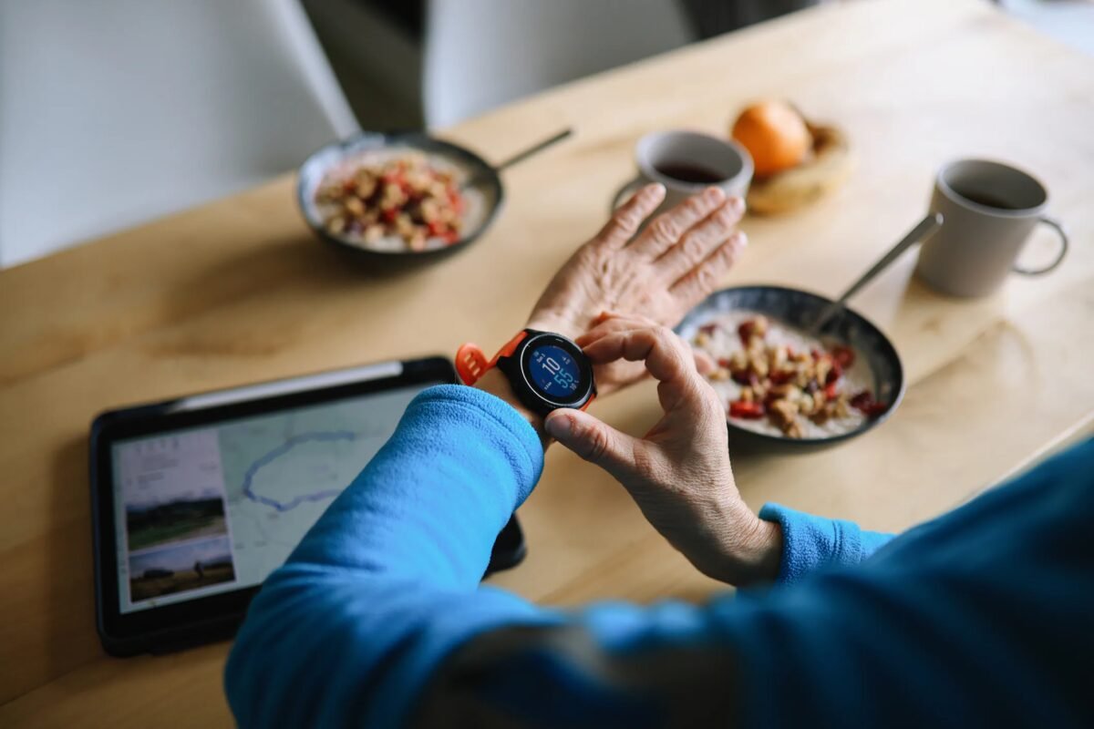 Seleção de smartwatches e smartbands com até 73% de desconto