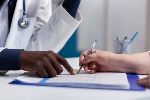 Sem demonstrar cálculo, reajuste de plano coletivo é abusivo