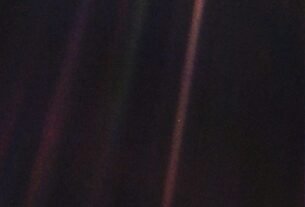 Sonda Voyager 1 da NASA vai ficar a 1 dia-luz da Terra; entenda