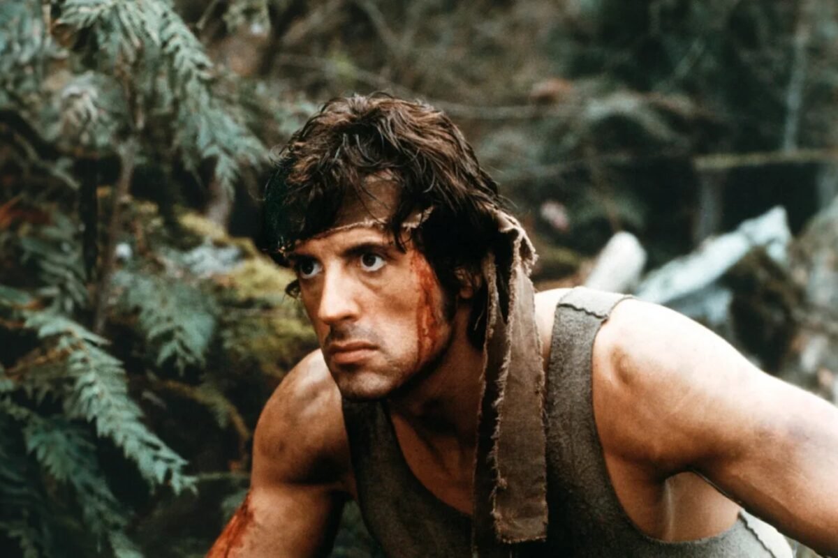 Sylvester Stallone defende IA no cinema e já sugeriu rejuvenescer Rambo com a tecnologia