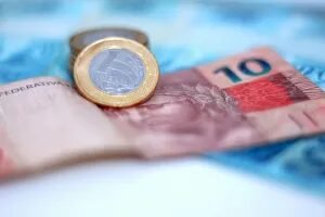 Taxas dos DIs sobem após pesquisa eleitoral e aprovação do fim da escala 6×1