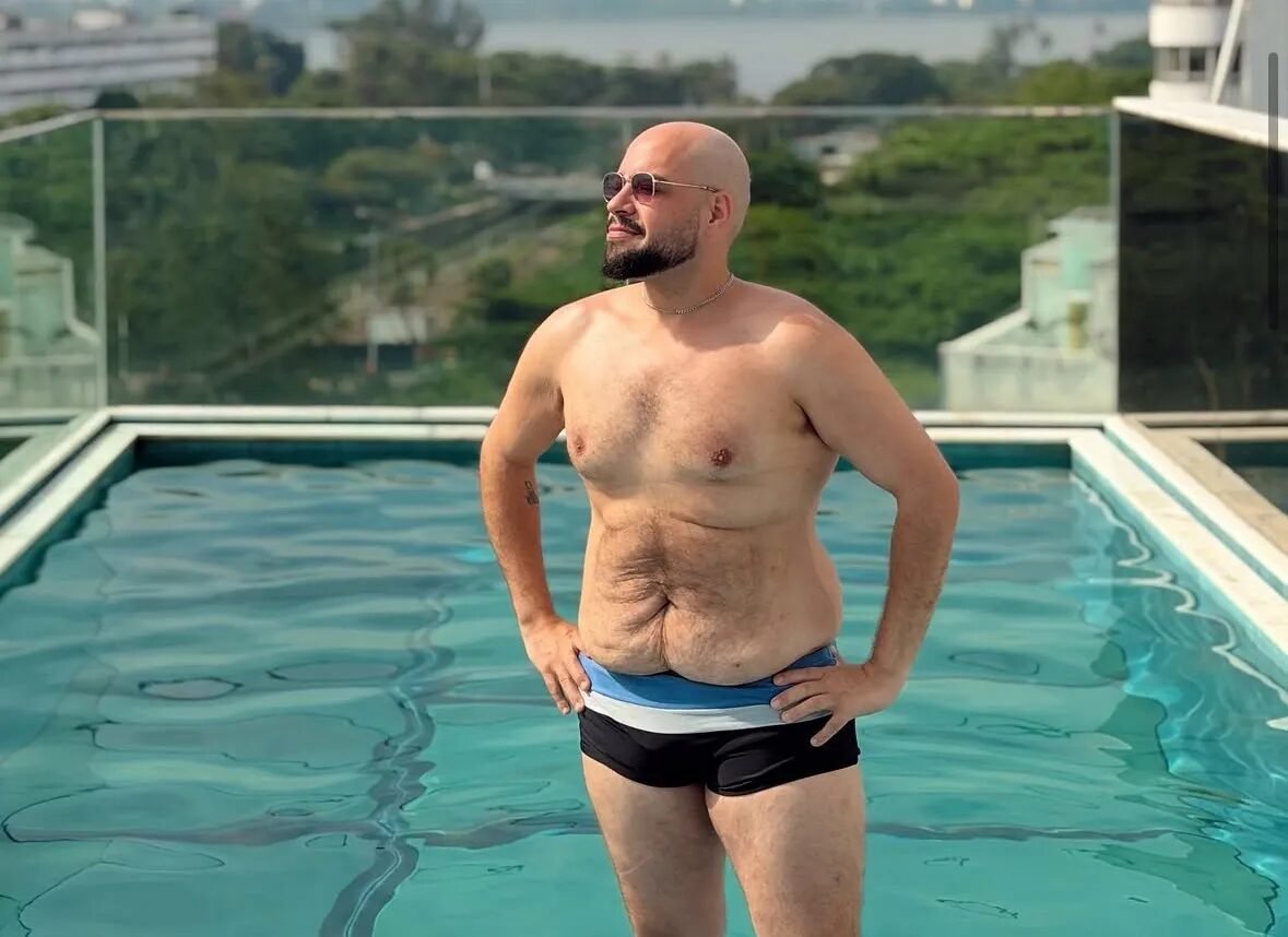 Tiago Abravanel exibe transformação após perder 23 kg e revela mudanças na rotina