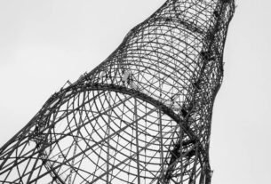 “Torre Eiffel” da Rússia corre risco de ser desmontada; especialistas apelam a Putin
