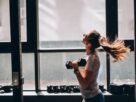 Treinar de manhã ou à noite muda o ganho de força? O que diz estudo novo