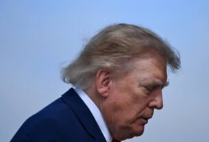 Troca de apoio à democracia da Ucrânia por petróleo da Rússia faz de Trump um traidor