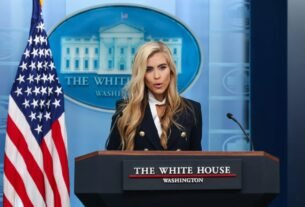 Trump demite porta-voz da Casa Branca depois de 5 dias no cargo