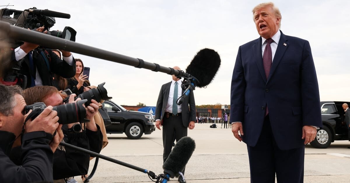 Trump diz que robôs importados representam riscos à segurança nacional, mas não impõe tarifas