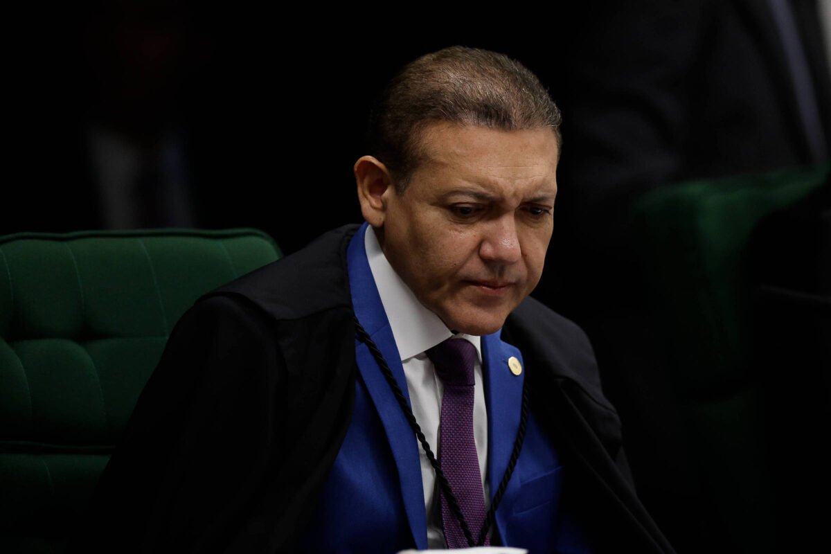 TSE define regras sobre canais no WhatsApp em campanhas após decisões conflitantes para Lula e Flávio