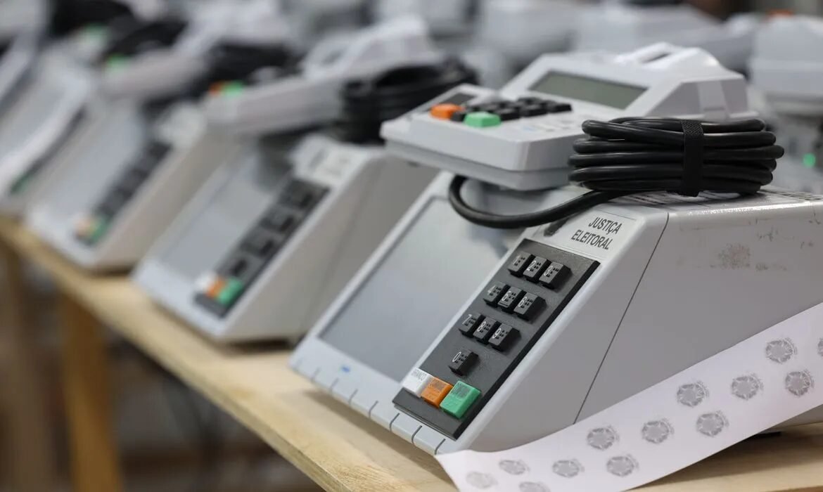 TSE pausa divulgação de resultados das eleições com 0,25% das urnas apuradas