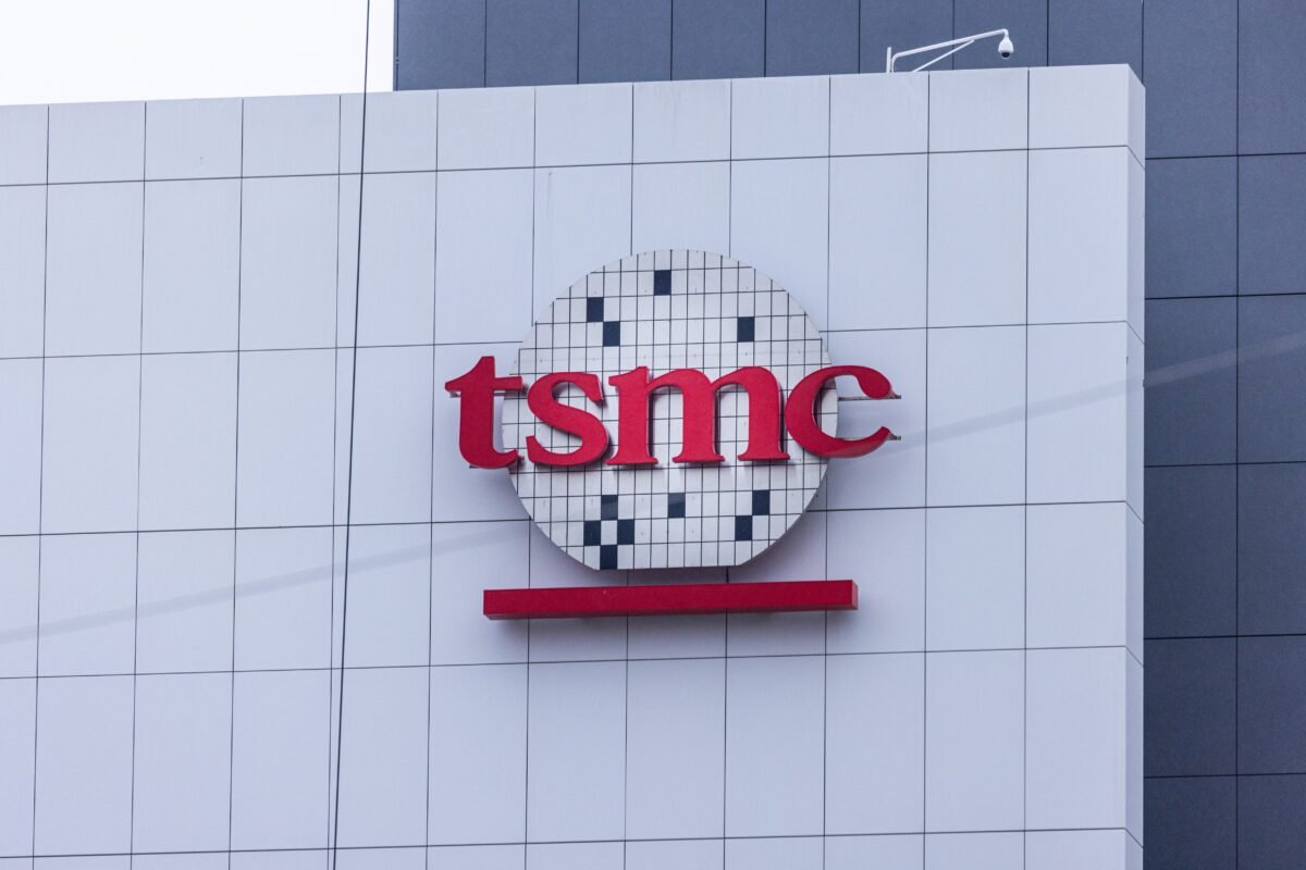 TSMC mantém lucro recorde, mas exige cautela para 2027