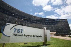 TST fixa teses sobre divisor 220 e preclusão por cerceamento de defesa