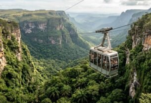 Uma caverna de 1.120 metros guarda salões e galerias subterrâneas, mas apenas cerca de 450 metros estão abertos aos visitantes: o parque cearense de 6.288 hectares onde um bondinho atravessa a paisagem de mata e paredões até a região da gruta.
