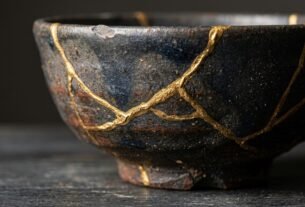 Uma peça quebrada pode ganhar marcas douradas no Japão: conheça o kintsugi, técnica de reparo que deixa as rachaduras visíveis na cerâmica