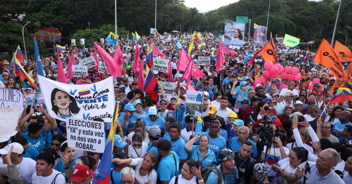 Venezuelanos se manifestam em todo o país para exigir eleições, no maior protesto contra o governo dos últimos anos