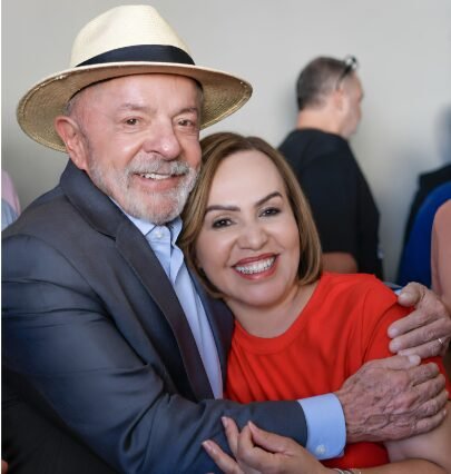 Vereadora do PT leva pedrada no rosto em carreata pró-Lula em Minas Gerais