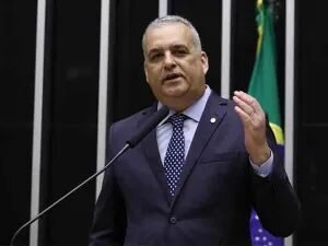 Vice de Flávio, Alfredo Gaspar reconhece derrota para Lula