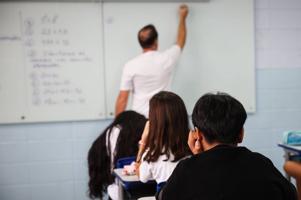 Violência cresce e vínculo com a escola cai nos anos finais do fundamental, aponta levantamento