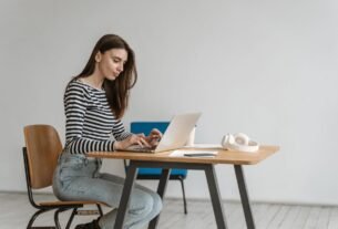 Você sabia? Ficar sentado demais pode afetar sua saúde, mesmo se você treina