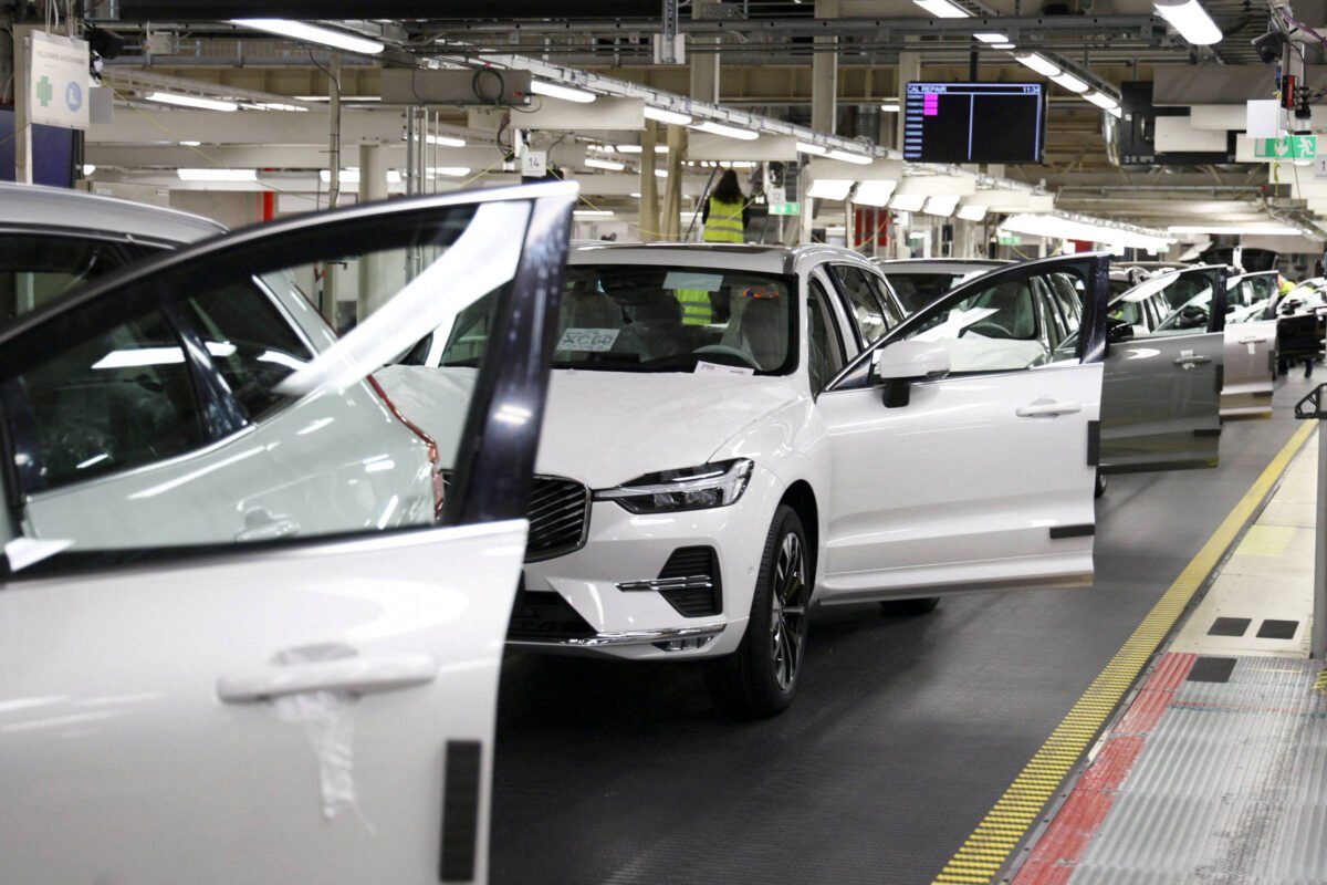 Volvo demitirá mais de 2.500 funcionários e tem prejuízo de R$ 1,27 bi no trimestre