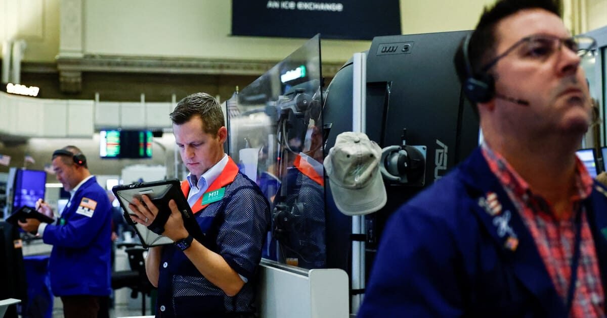 Wall Street cai na abertura com resultados da Alphabet reacendendo temores com IA