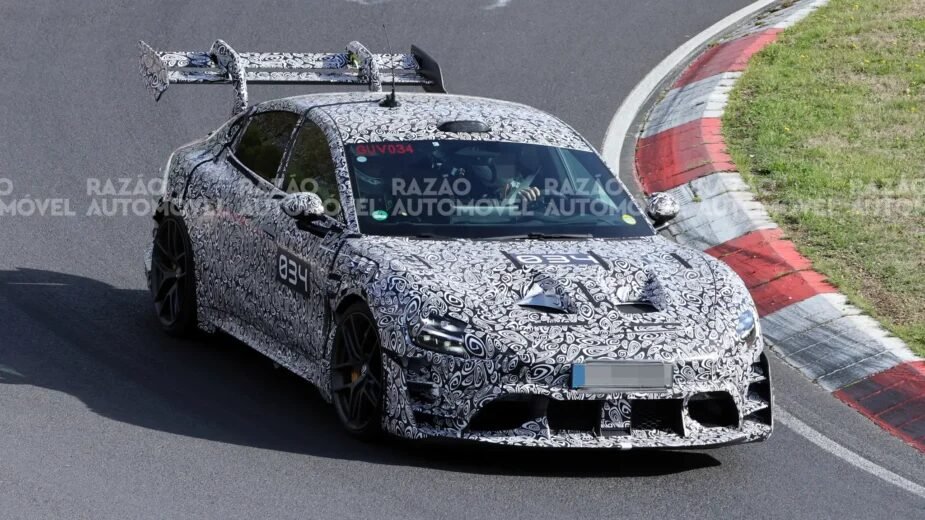 Xiaomi SU7 Ultra prepara-se para caçar o Taycan no Nürburgring