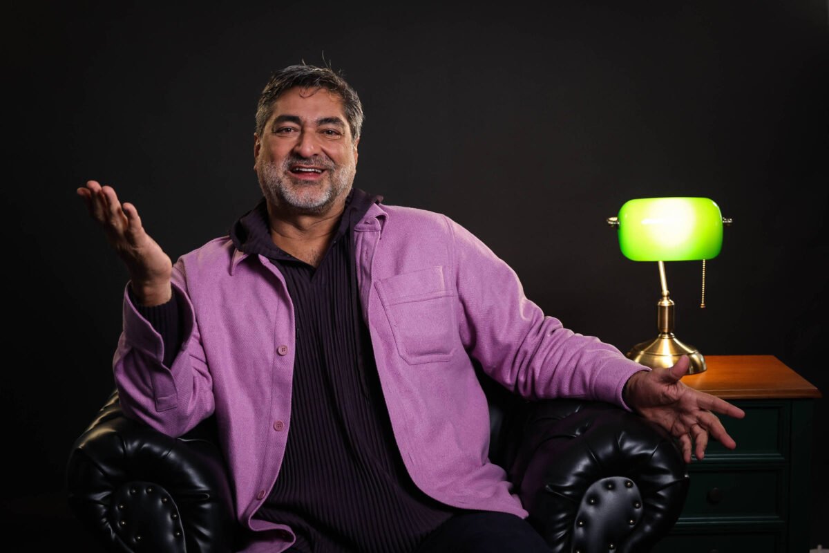 Zeca Camargo estreia curso sobre viagens na CasaFolha; saiba como assistir